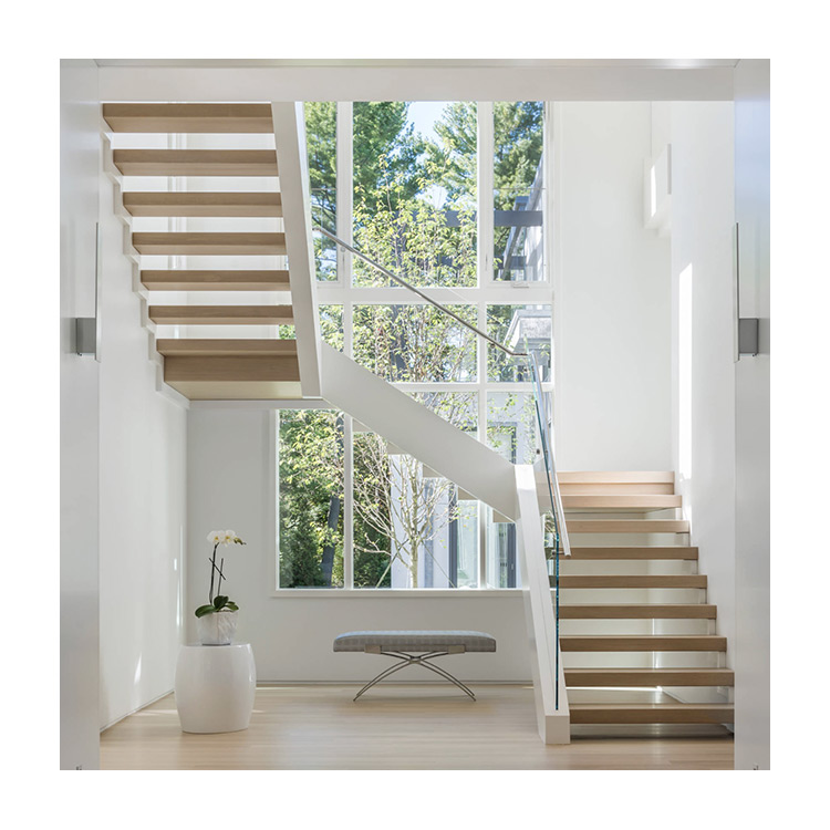 Conception de garde-corps d'escalier en bois blanc en acier inoxydable en forme de L

