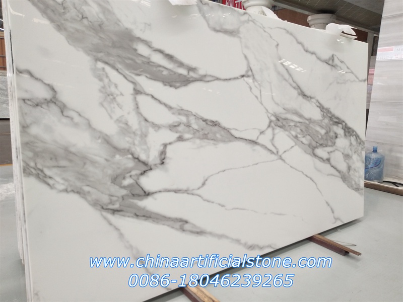 Dalles de marbre blanc Calacatta Nano d'ingénierie
