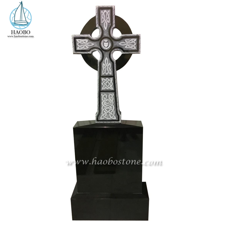 Grande croix celtique sculptée en granit noir de l'Inde Pierre tombale droite
