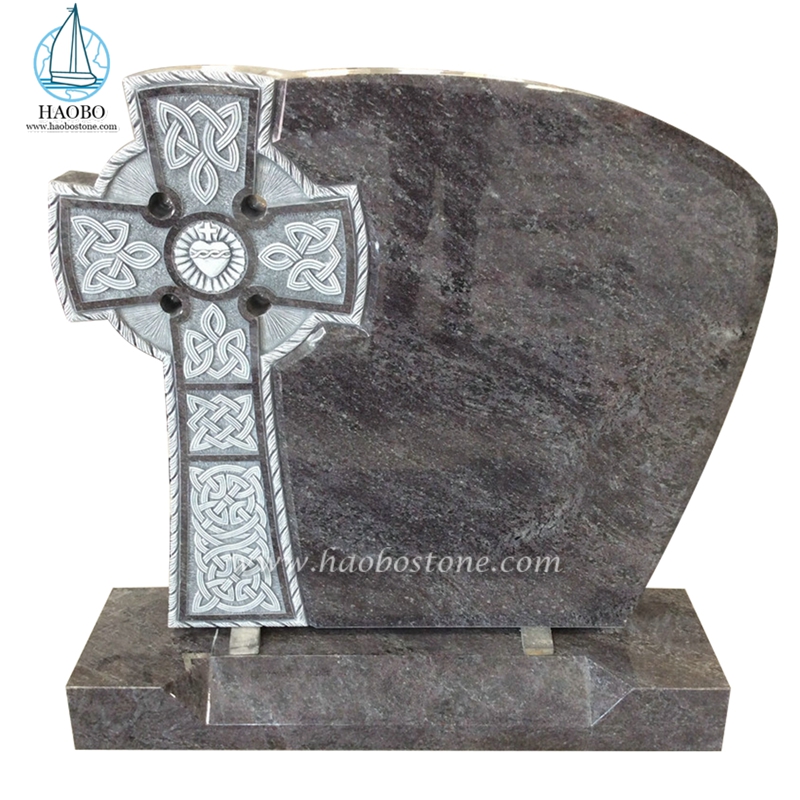 Pierre tombale sculptée en croix de brume celtique en granit bleu Bahama
