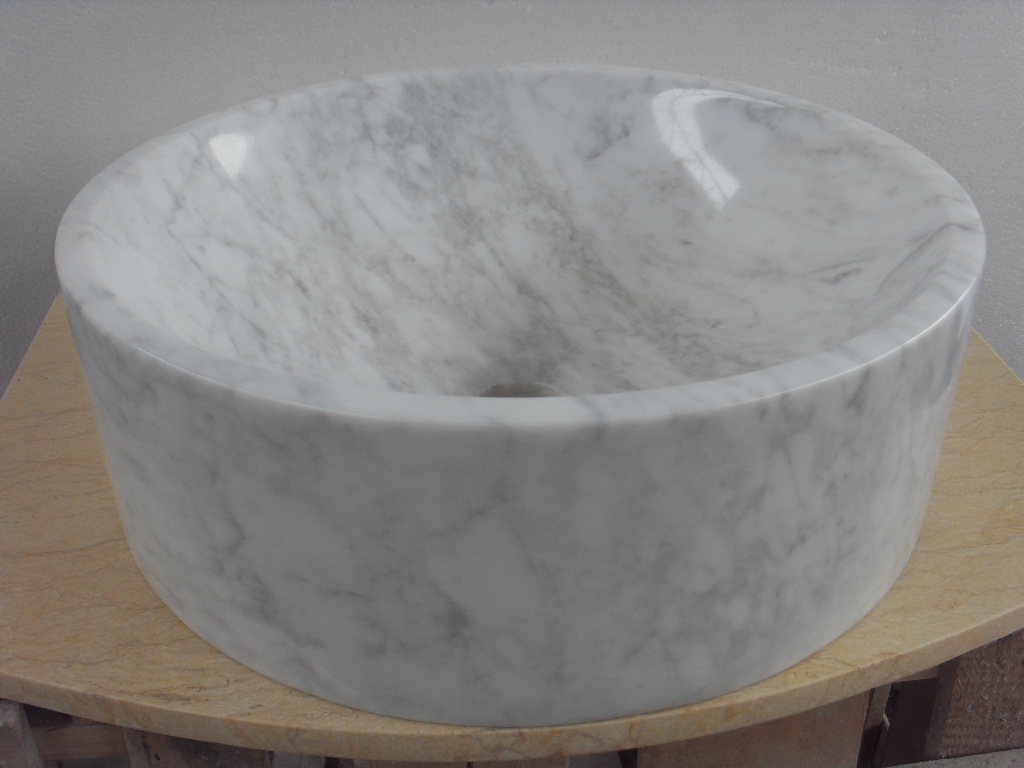 Vasques rondes en marbre blanc poli
