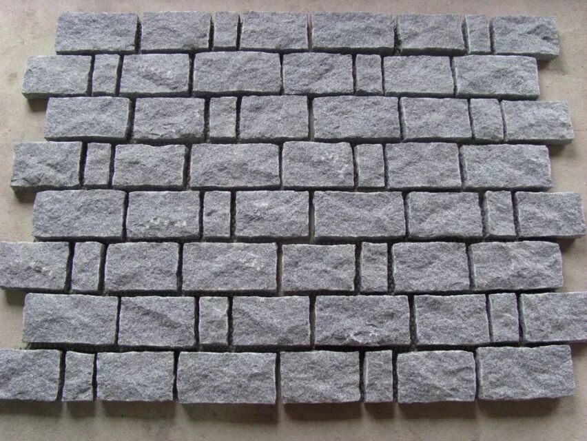 Pavé grillagé granit gris foncé G654
