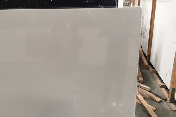 dalle de quartz blanc et gris