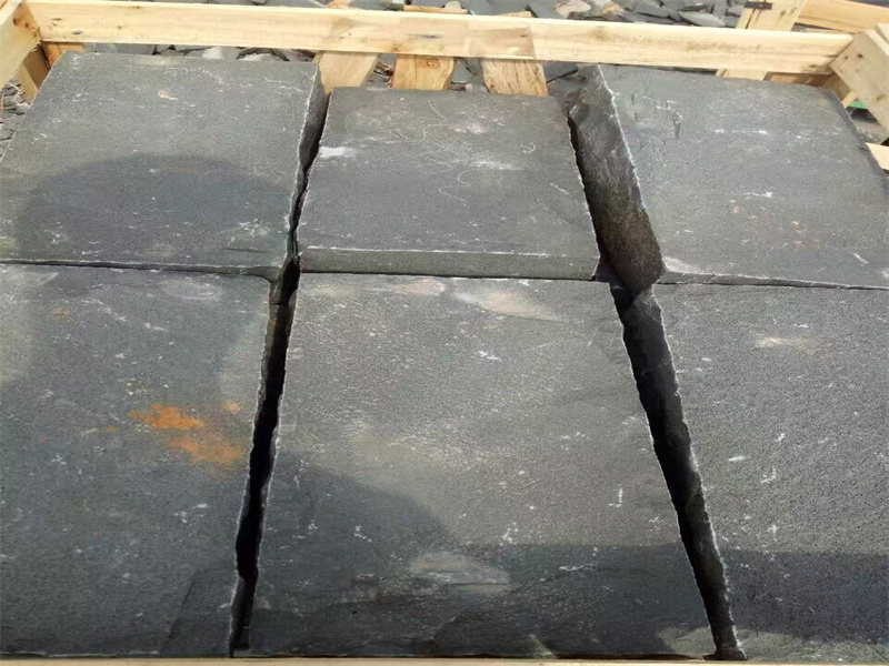 Carreaux de pierre de basalte noir de Chine Cobble Cube Stone
