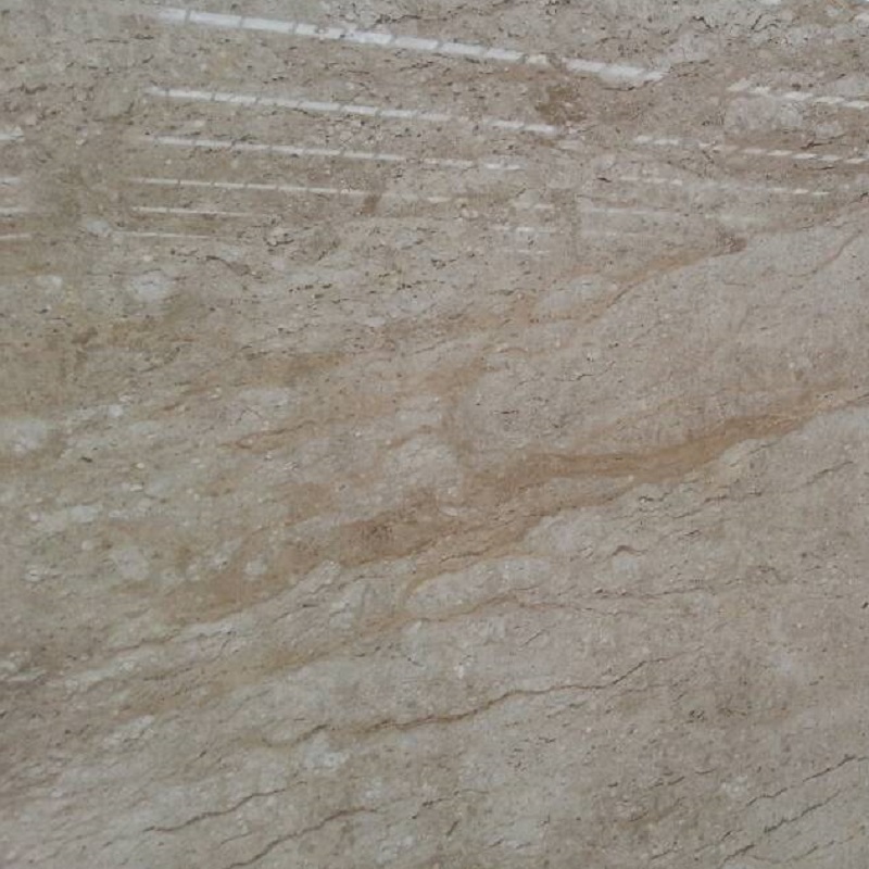 Grandes dalles de marbre beige d'Ekachai appartenant à la carrière
