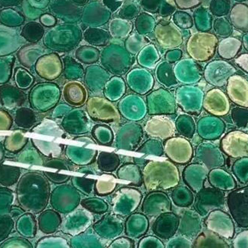 Dalle d'agate verte composée de carreaux de verre
