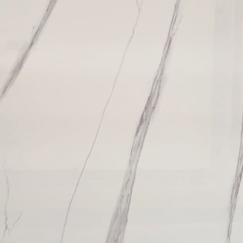 Marbre artificiel blanc avec de grosses veines grises
