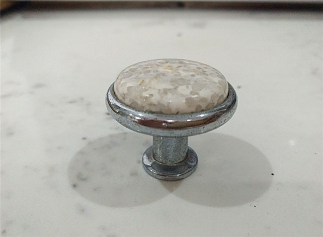 Bouton en pierre polie blanche Kashmir pour tiroir et armoire
