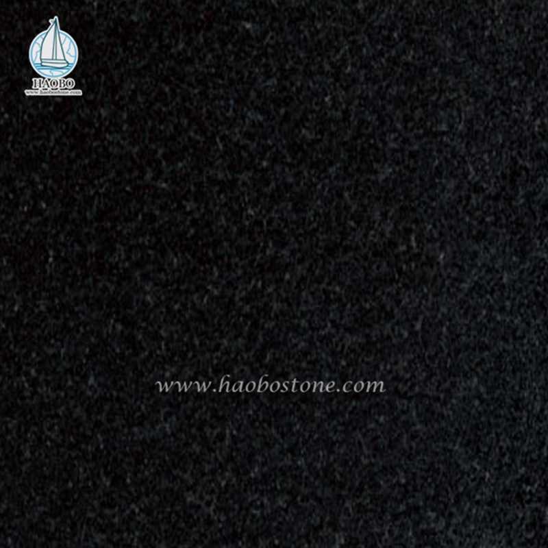 Monument funéraire indien en granit noir
