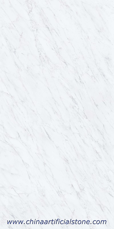 Dalles de pierre frittée blanche Bella Carrara

