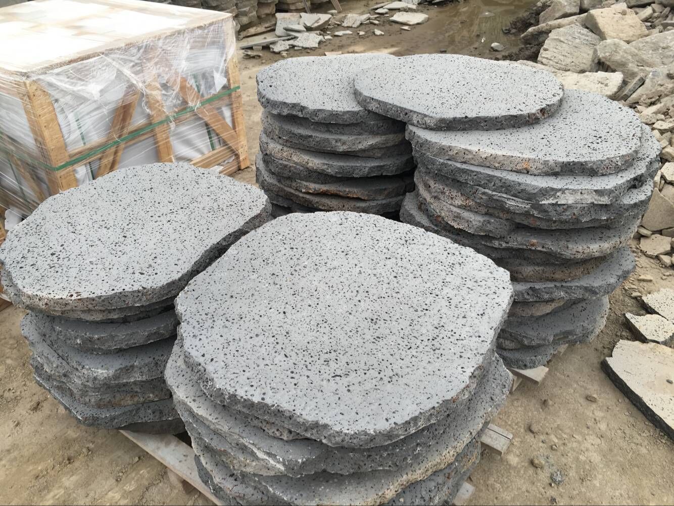 carreaux de pavage fous en pierre de lave naturelle utilisés pour la route du jardin
