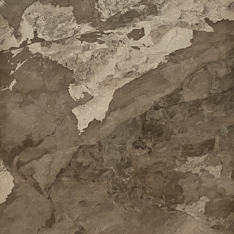Dalles polies en marbre brun camouflage Italie

